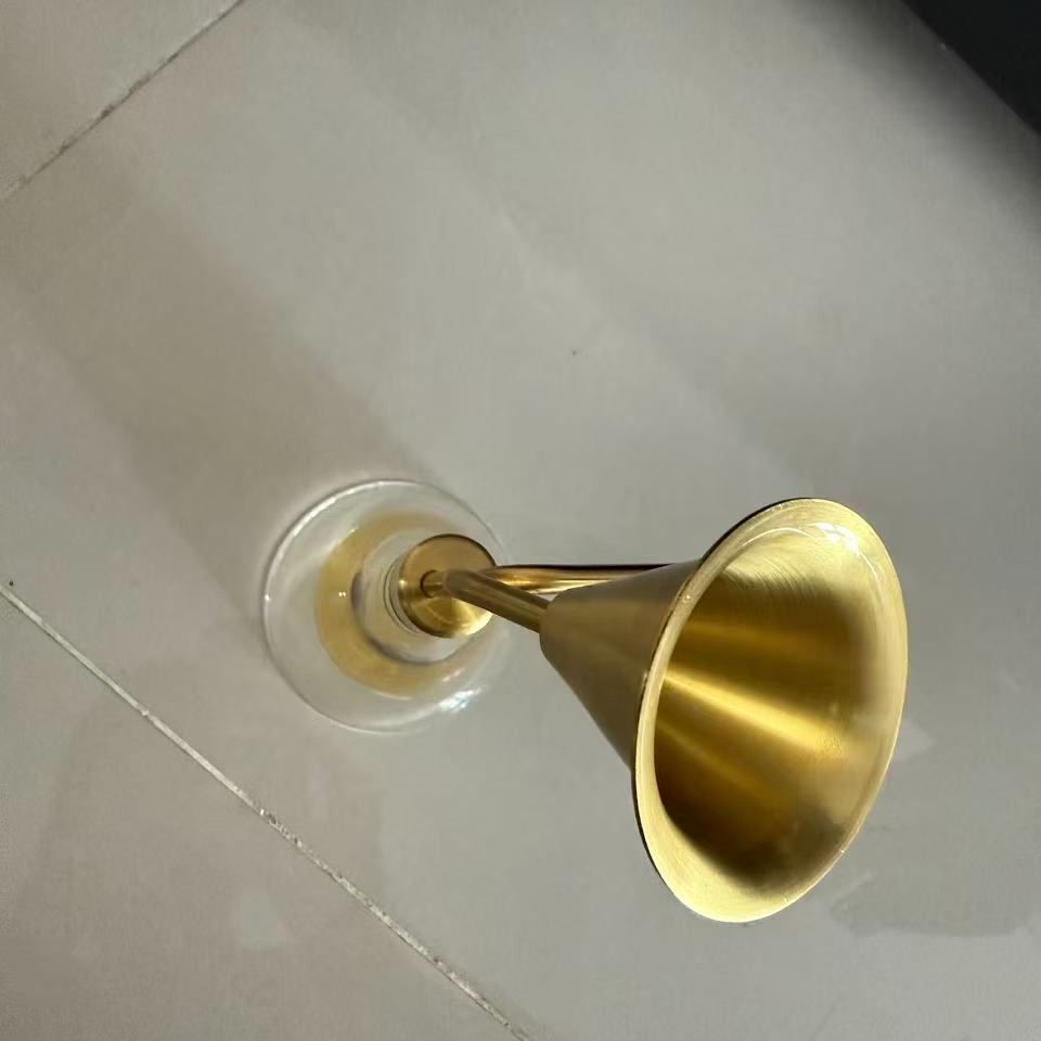 Perfume In Fragrance Shop - Wandmontierte Duftprobenfläschchen aus Glas und Messing,